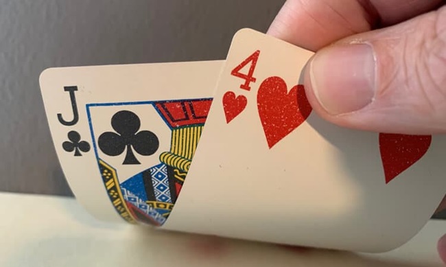 What Are Junk Hands in Poker? Strategies to Handle Weak Cards on GA88